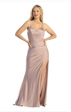 Load image into Gallery viewer, Form-Fitting Evening Gown With A Glamorous And Sensual Silhouette