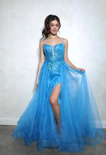 Load image into Gallery viewer, Sweet Heart Neckline Tulle Gown EK112