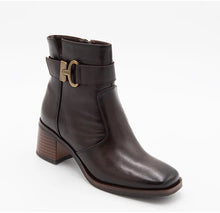 Load image into Gallery viewer, The boots have a clean, slightly slouchy ankle height with minimal seams #XYG-7