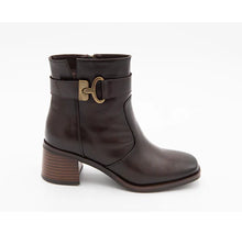 Load image into Gallery viewer, The boots have a clean, slightly slouchy ankle height with minimal seams #XYG-7
