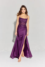 Load image into Gallery viewer, Form-fitting / sheath silhouette with a fitted bodice that flows into a sleek skirt #EK129
