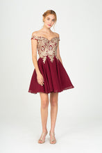 Load image into Gallery viewer, Paisley Off-Shoulder
