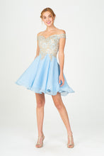 Load image into Gallery viewer, Paisley Off-Shoulder
